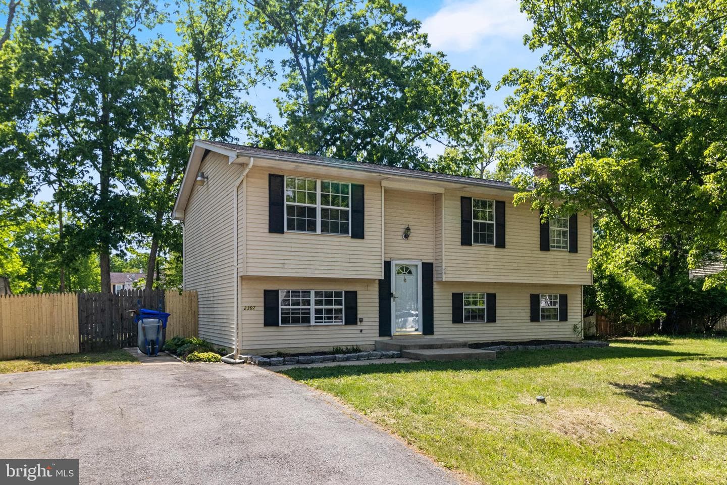 2307 Valley Oak Ct