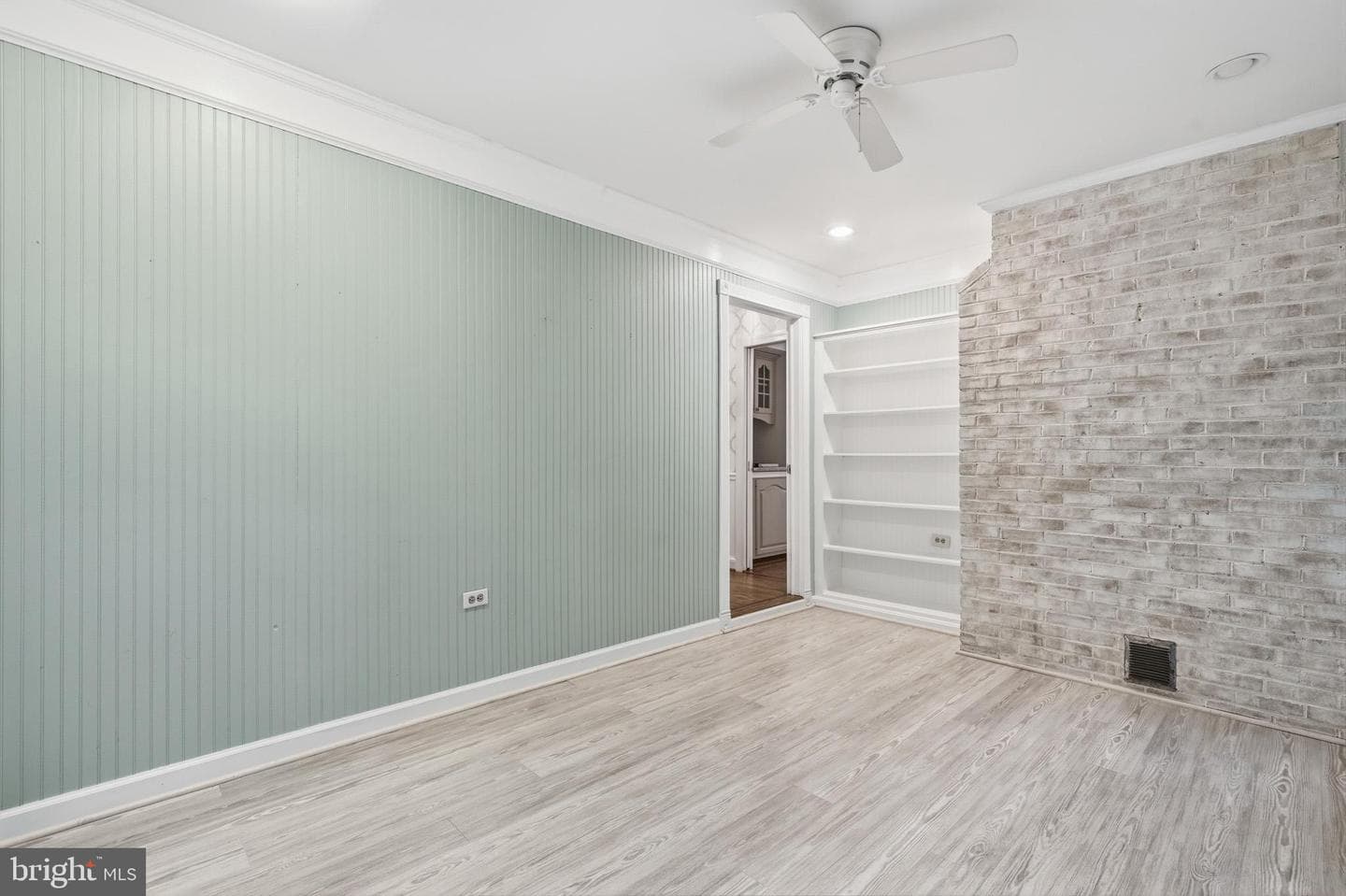 11910 Charles St photo 25
