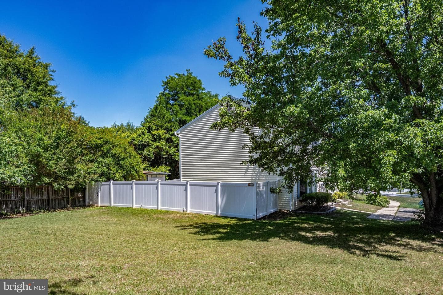 612 Hemlock Court photo 23