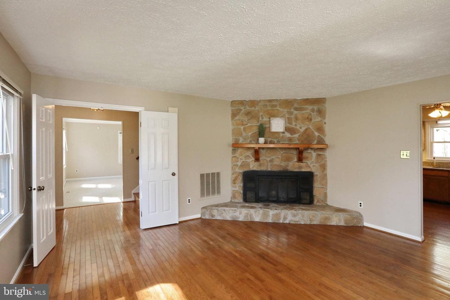 4255 Shelton Dr photo 28