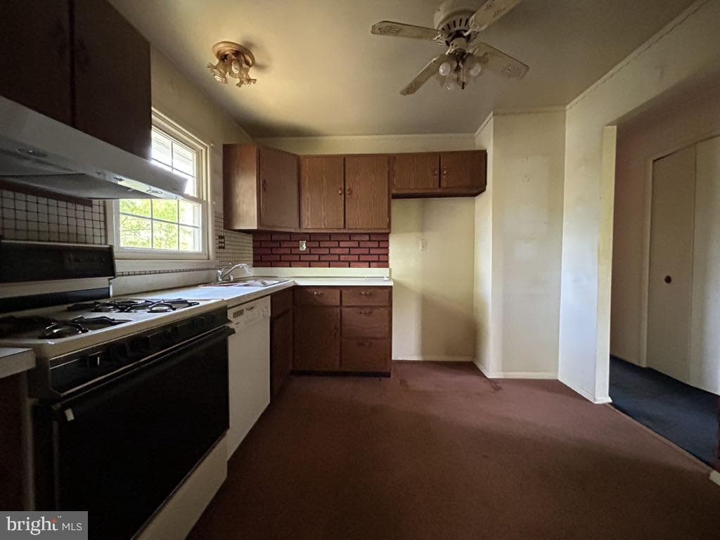 2152 Crest Circle photo 4