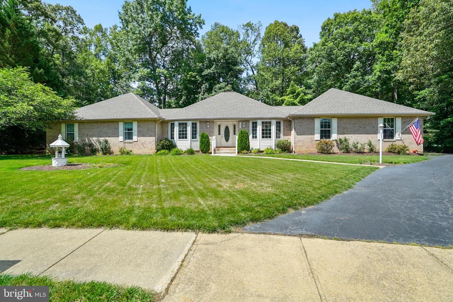 105 Cornwall Court photo 26