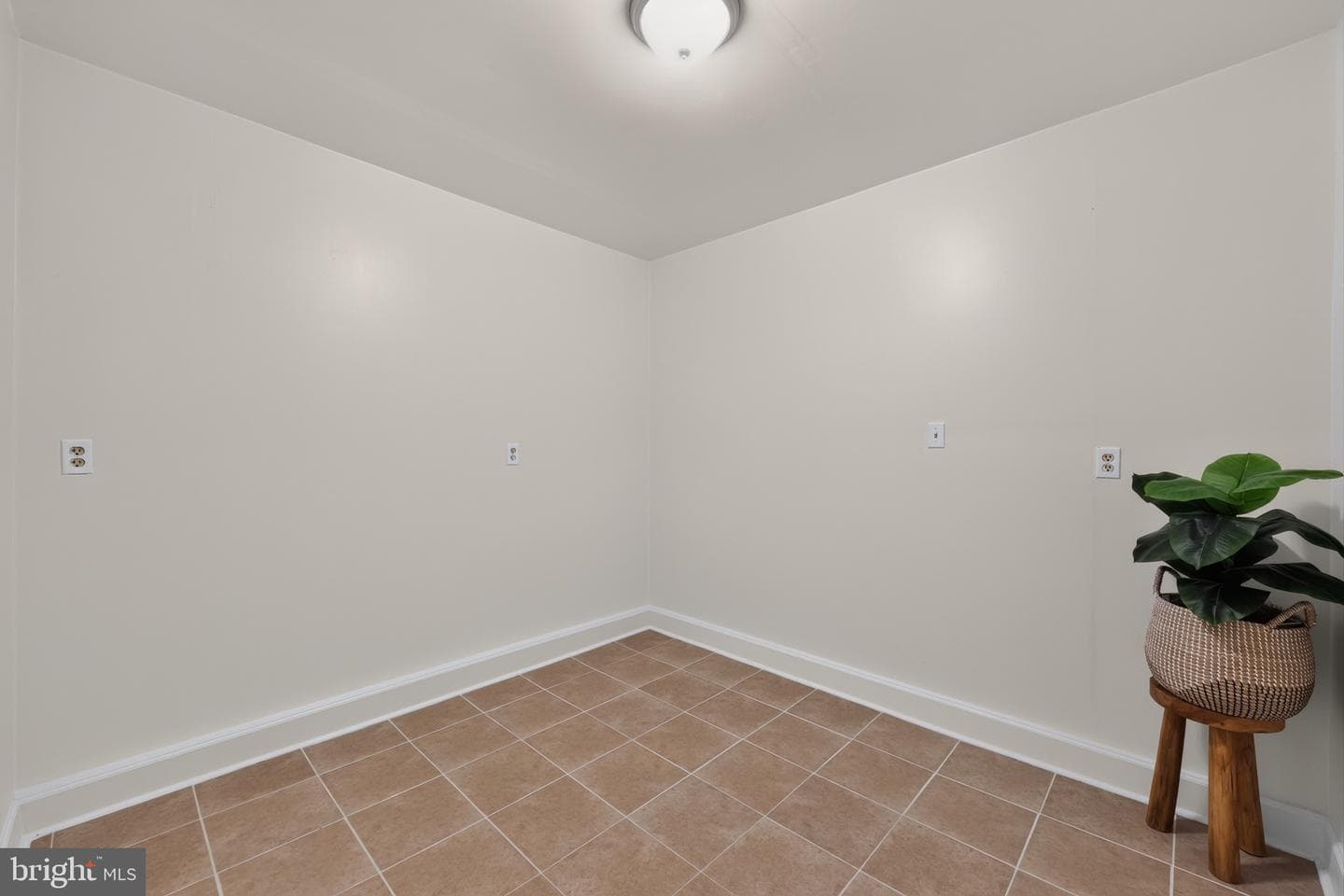 3058 Endicott Court photo 19