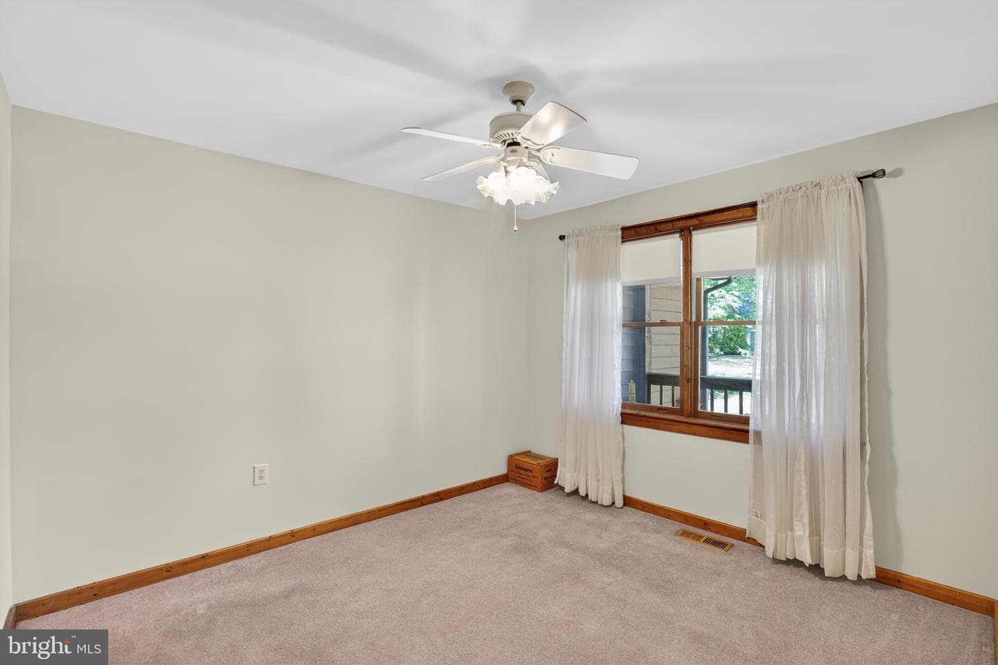 14575 Honeysuckle Way photo 9