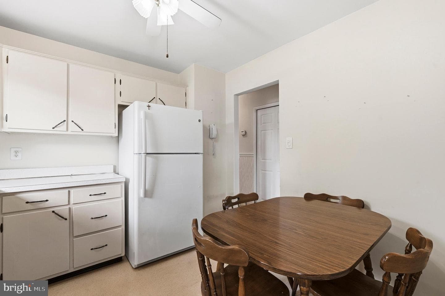 215 Compton Road photo 9