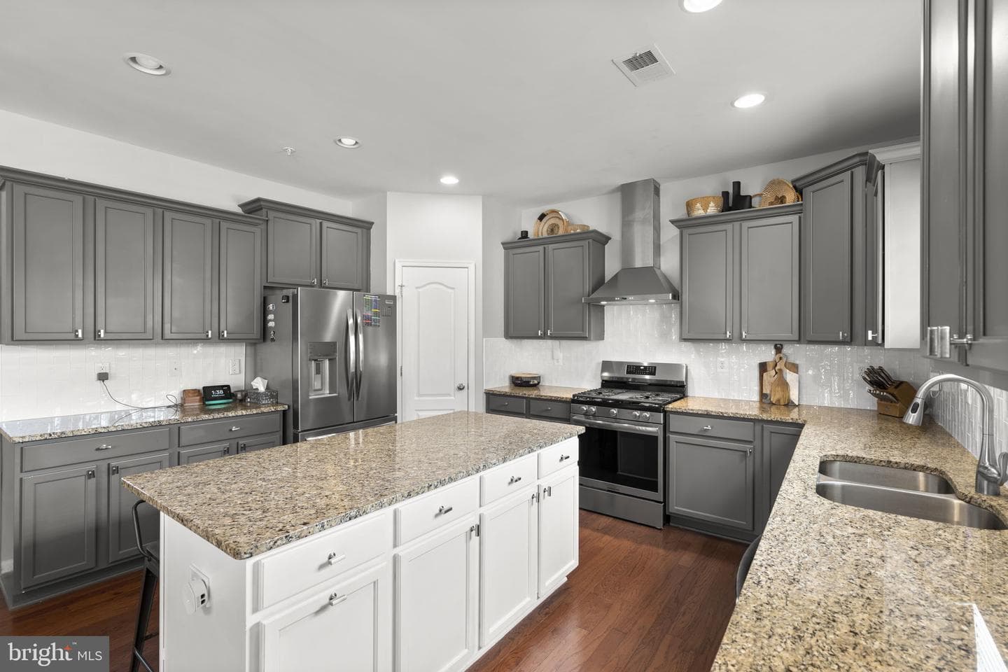 5161 Atlantis Lane photo 4