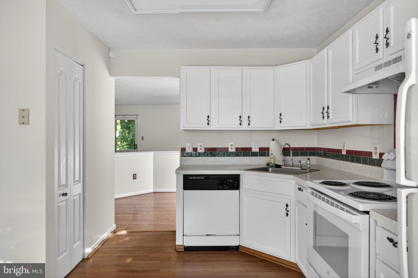 5851 Wolsey Court photo 8