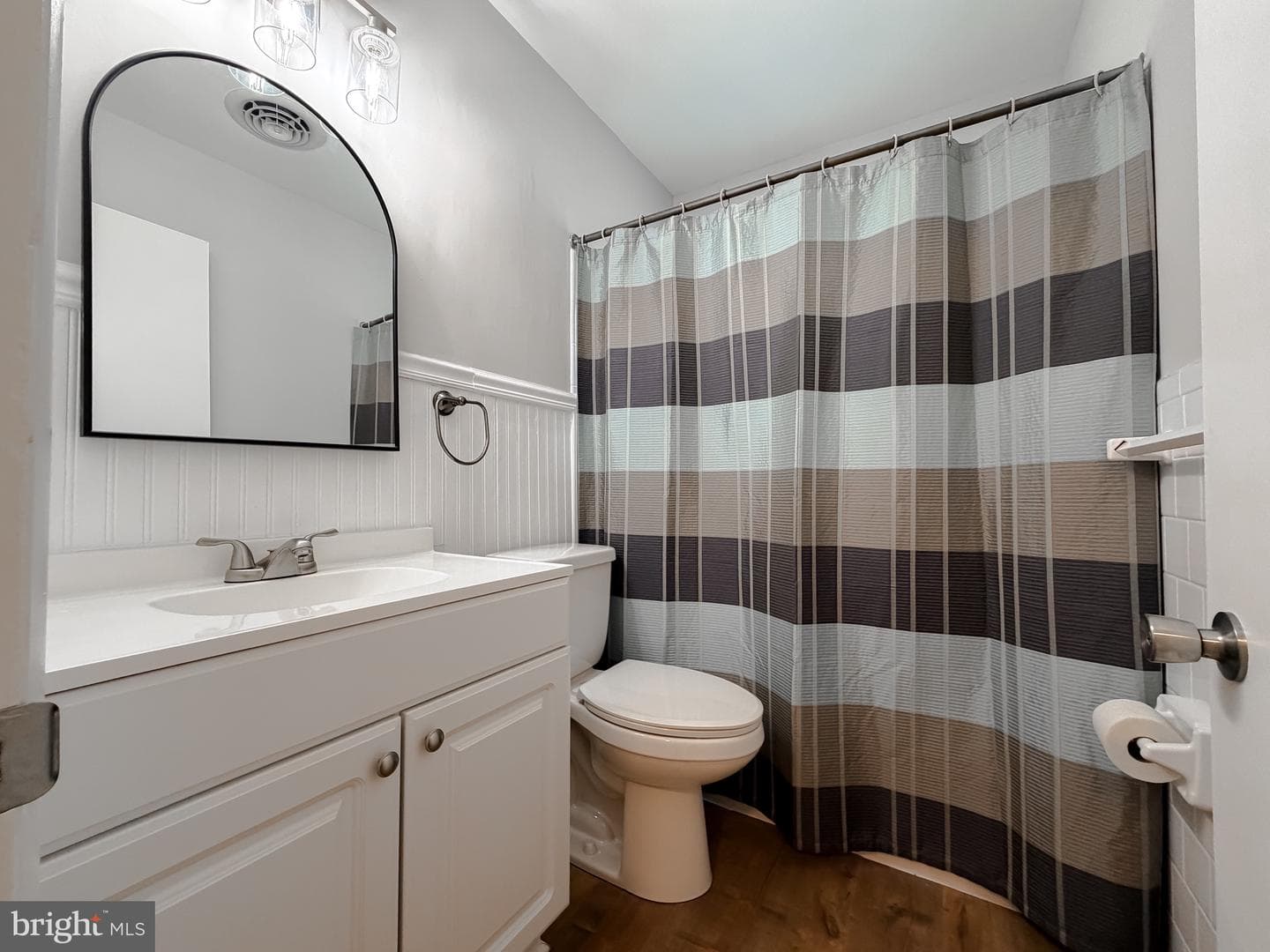 1565 Chester Avenue photo 16
