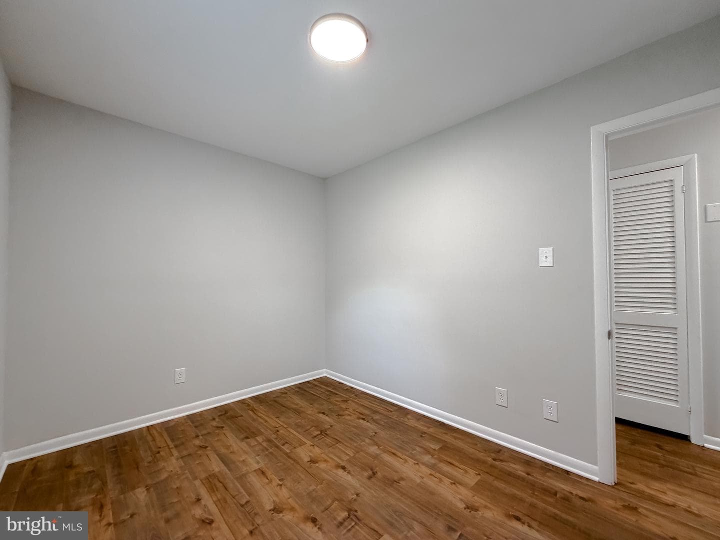 1565 Chester Avenue photo 21