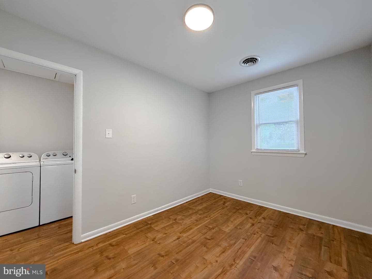 1565 Chester Avenue photo 26