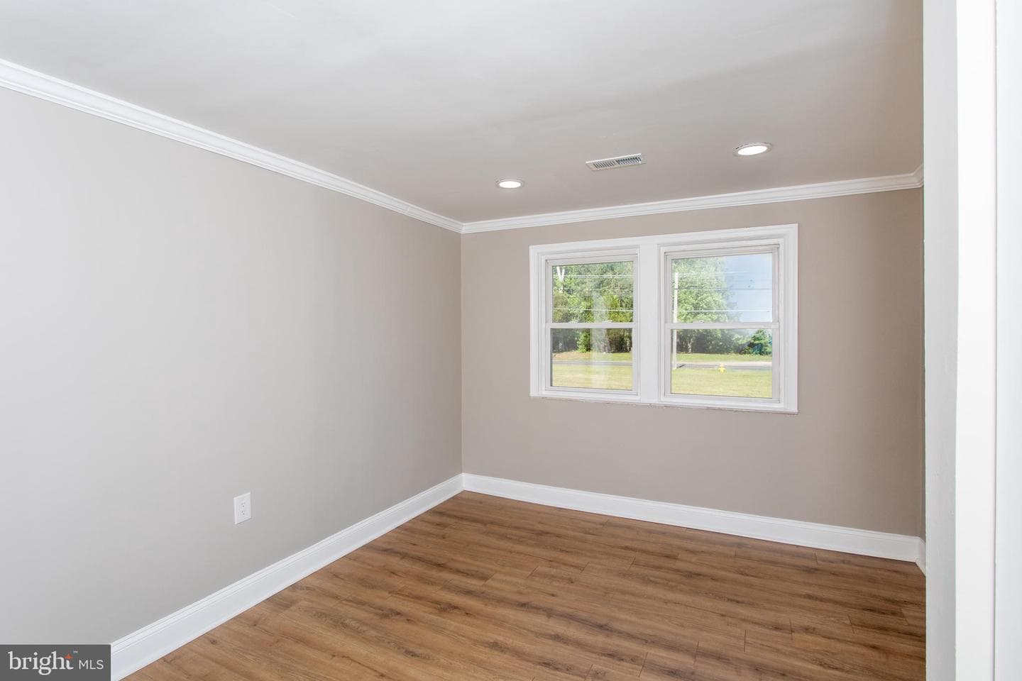 906 Washington Avenue photo 35