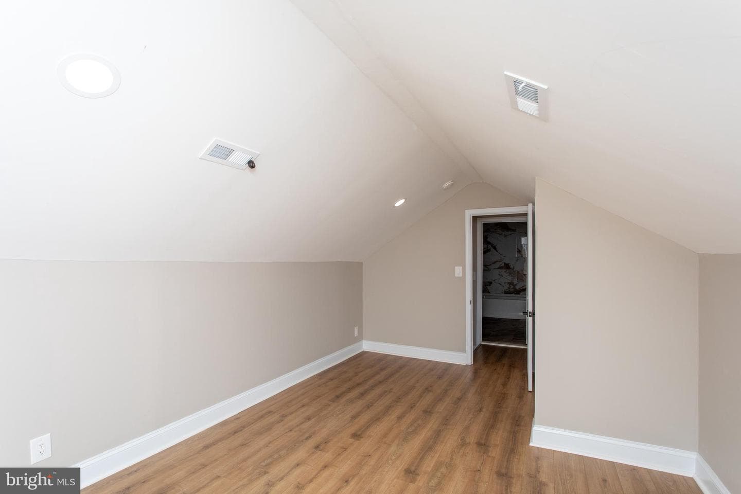 906 Washington Avenue photo 44