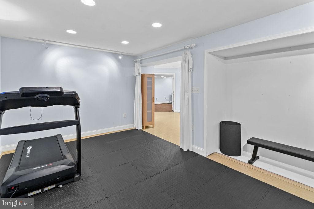 8085 Norwich Court photo 17