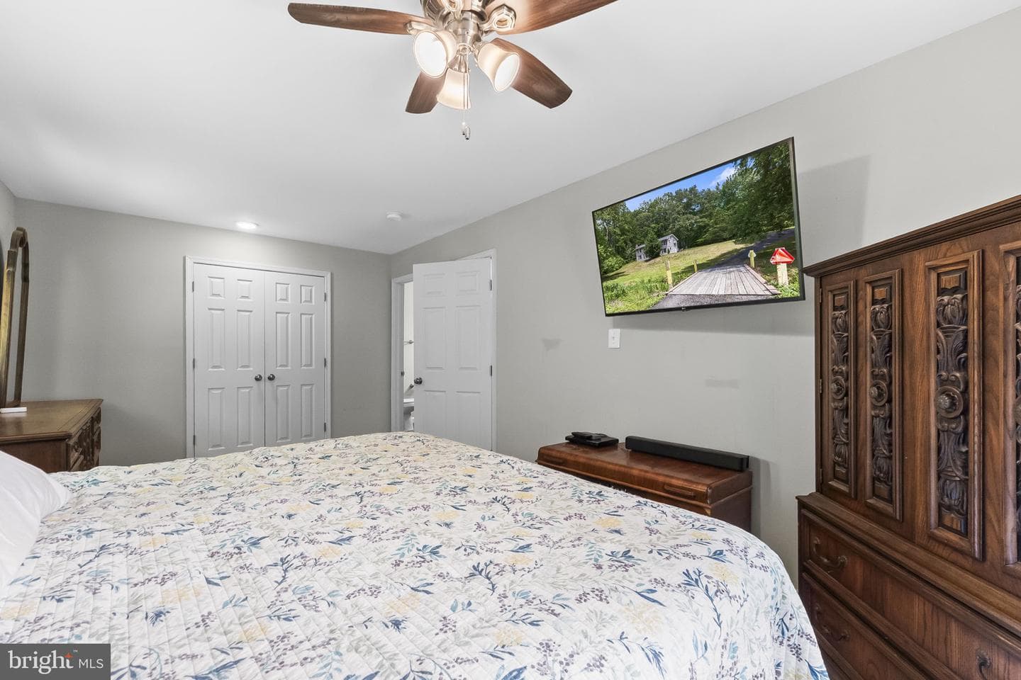 8505 Warren Drive photo 12