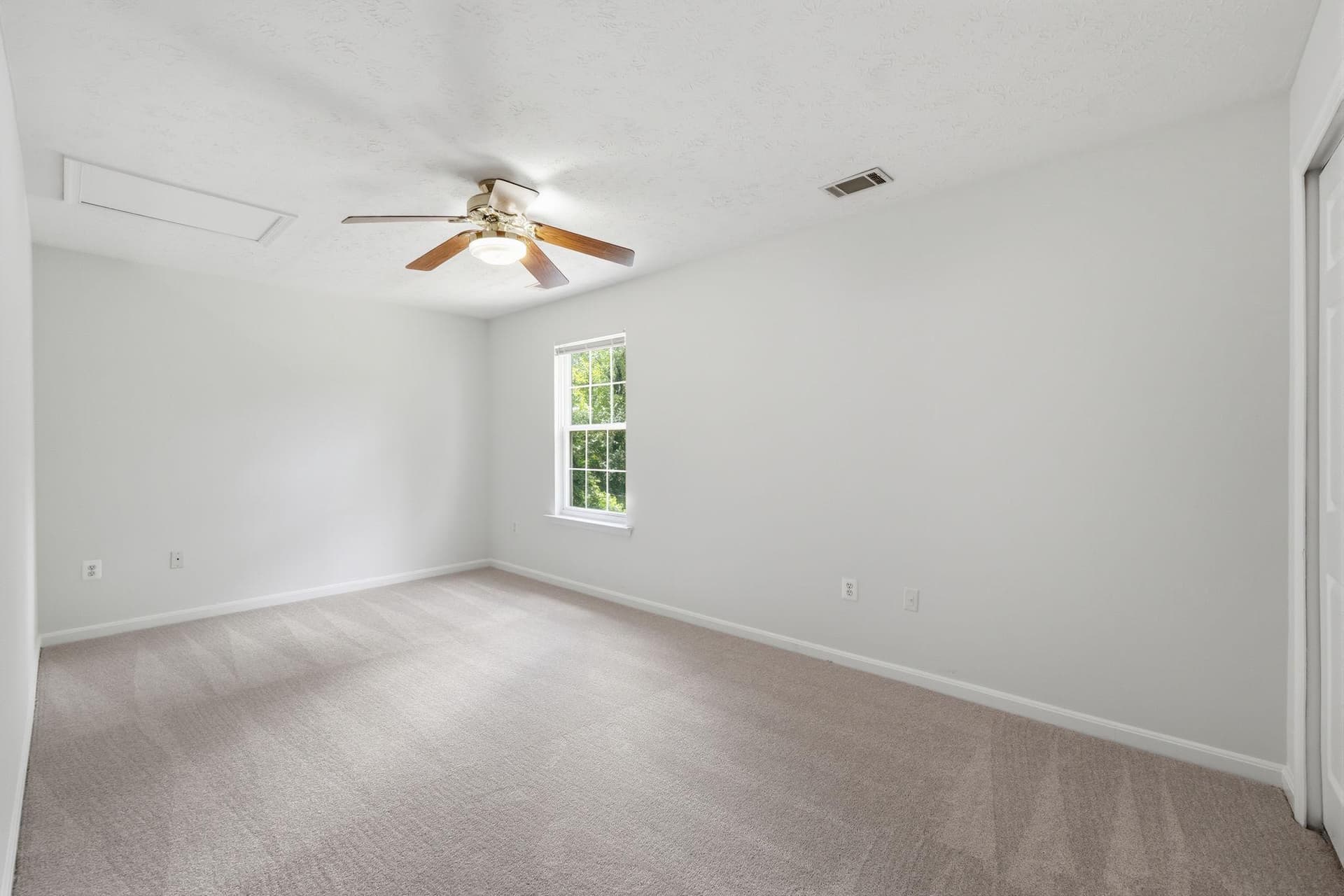2701 Cotoneaster Court photo 27