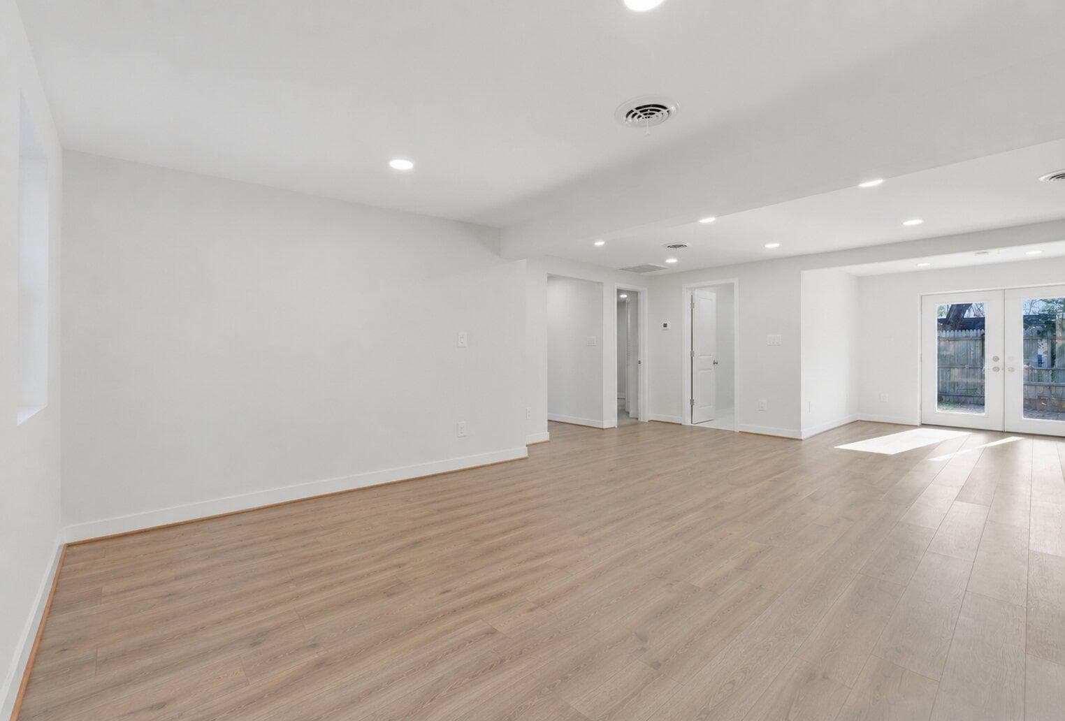 4425 Strauss Avenue photo 7