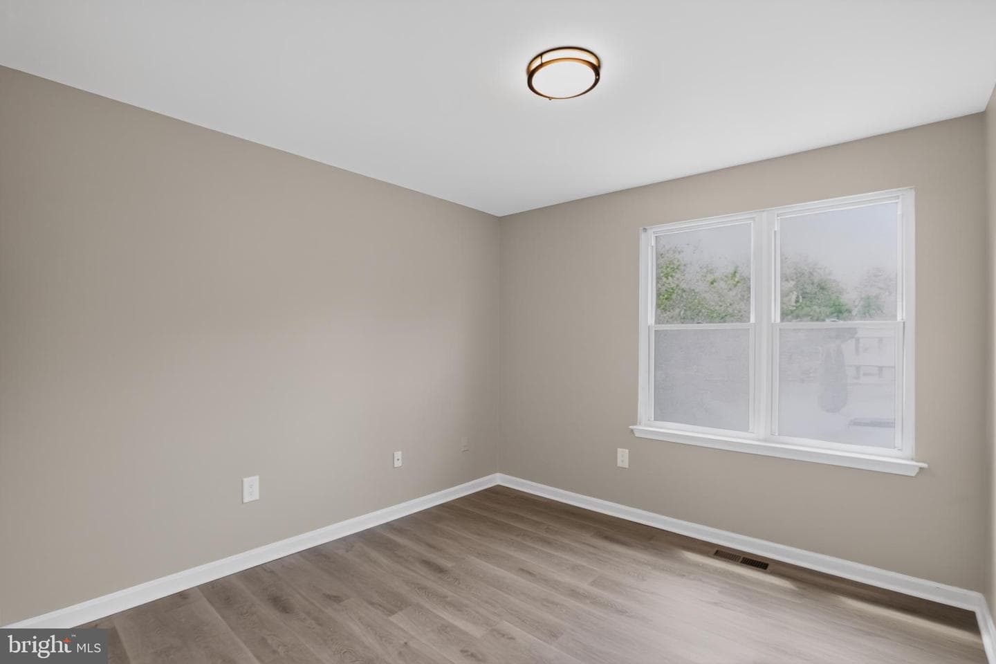 2421 York Court photo 13