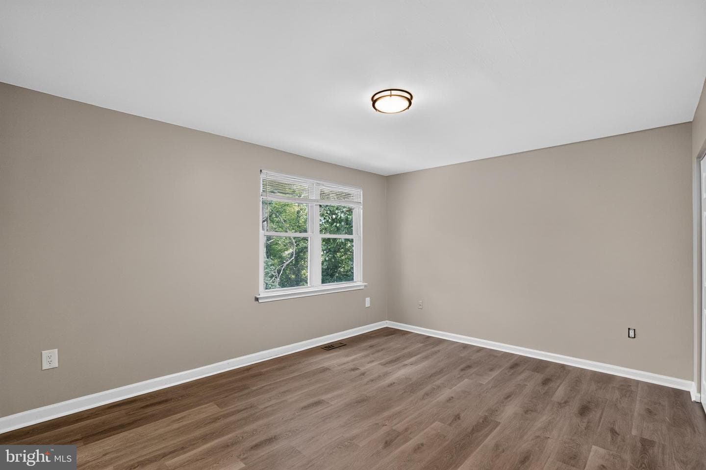 2421 York Court photo 14