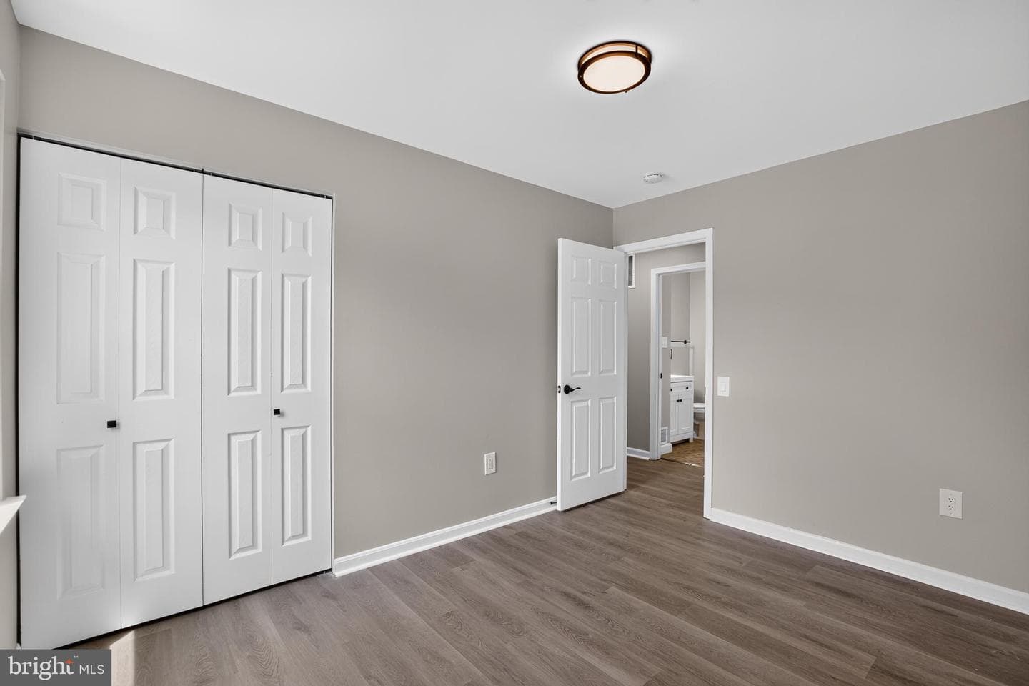 2421 York Court photo 15