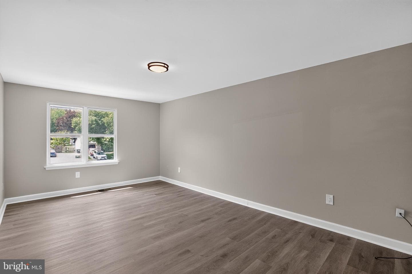 2421 York Court photo 16