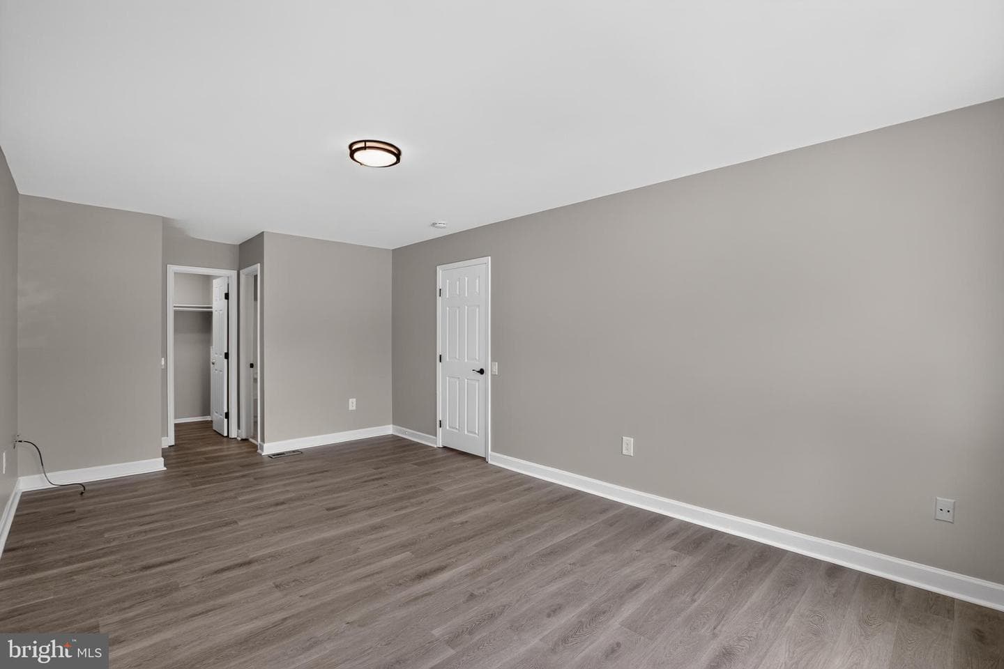 2421 York Court photo 22