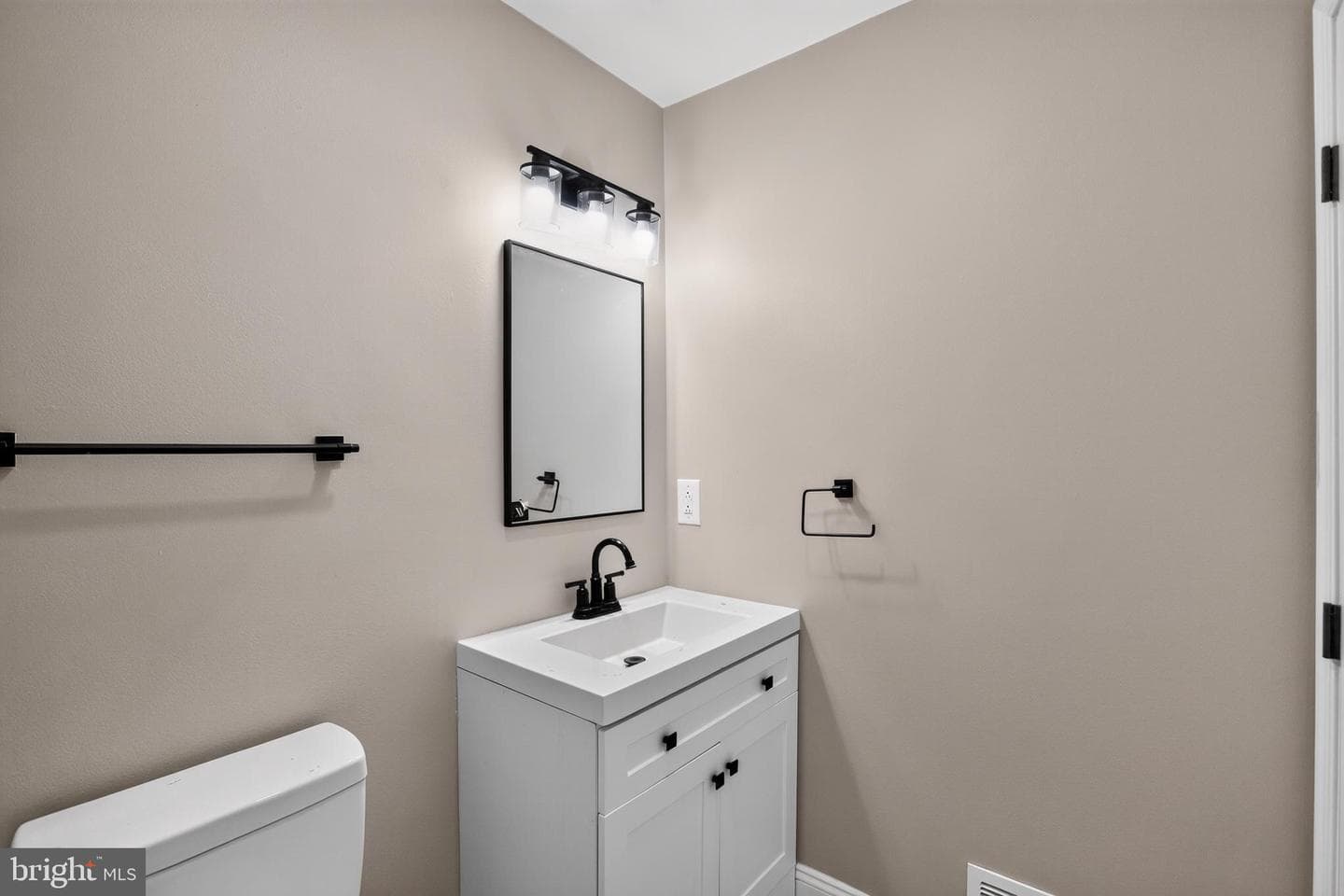 2421 York Court photo 26