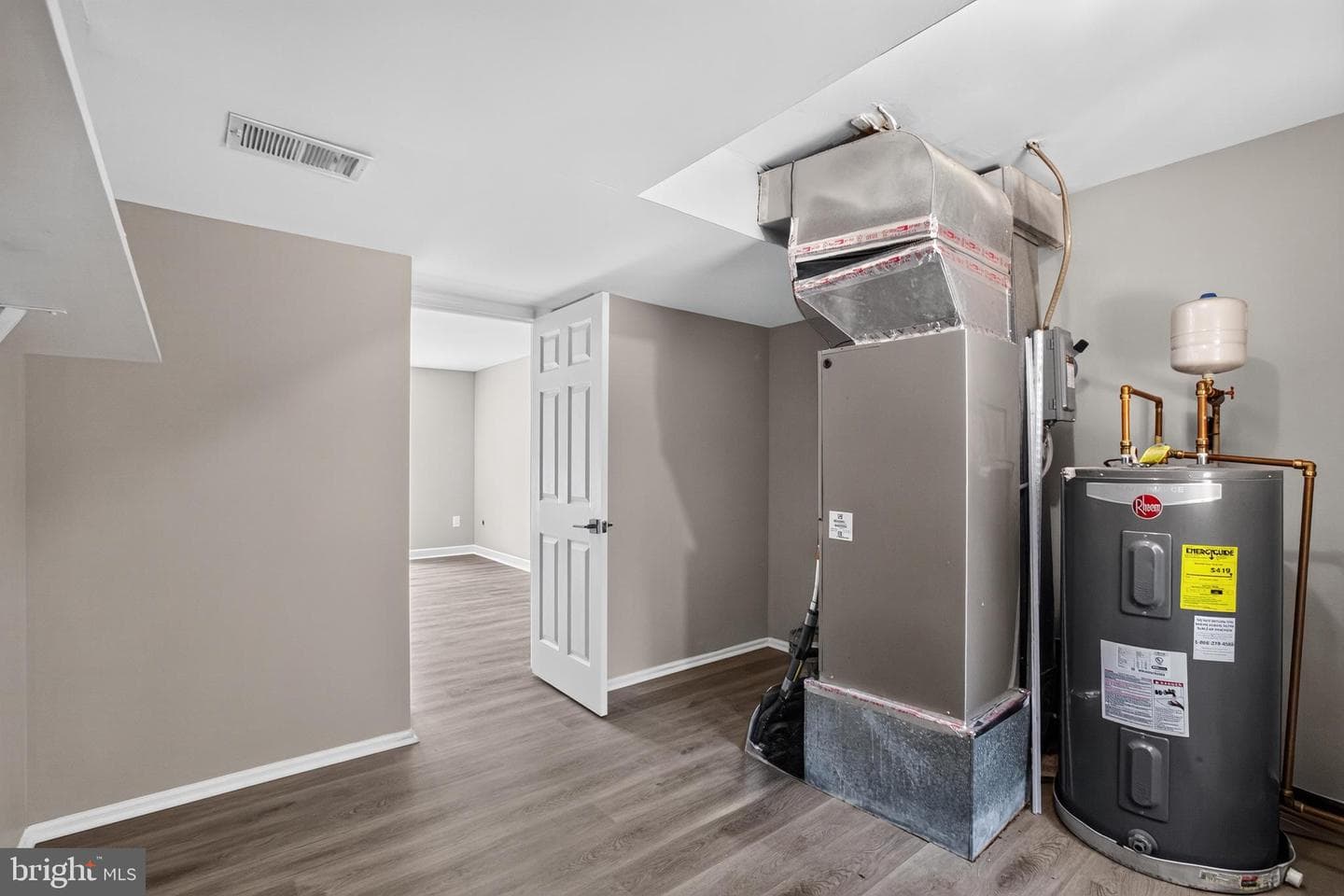 2421 York Court photo 34