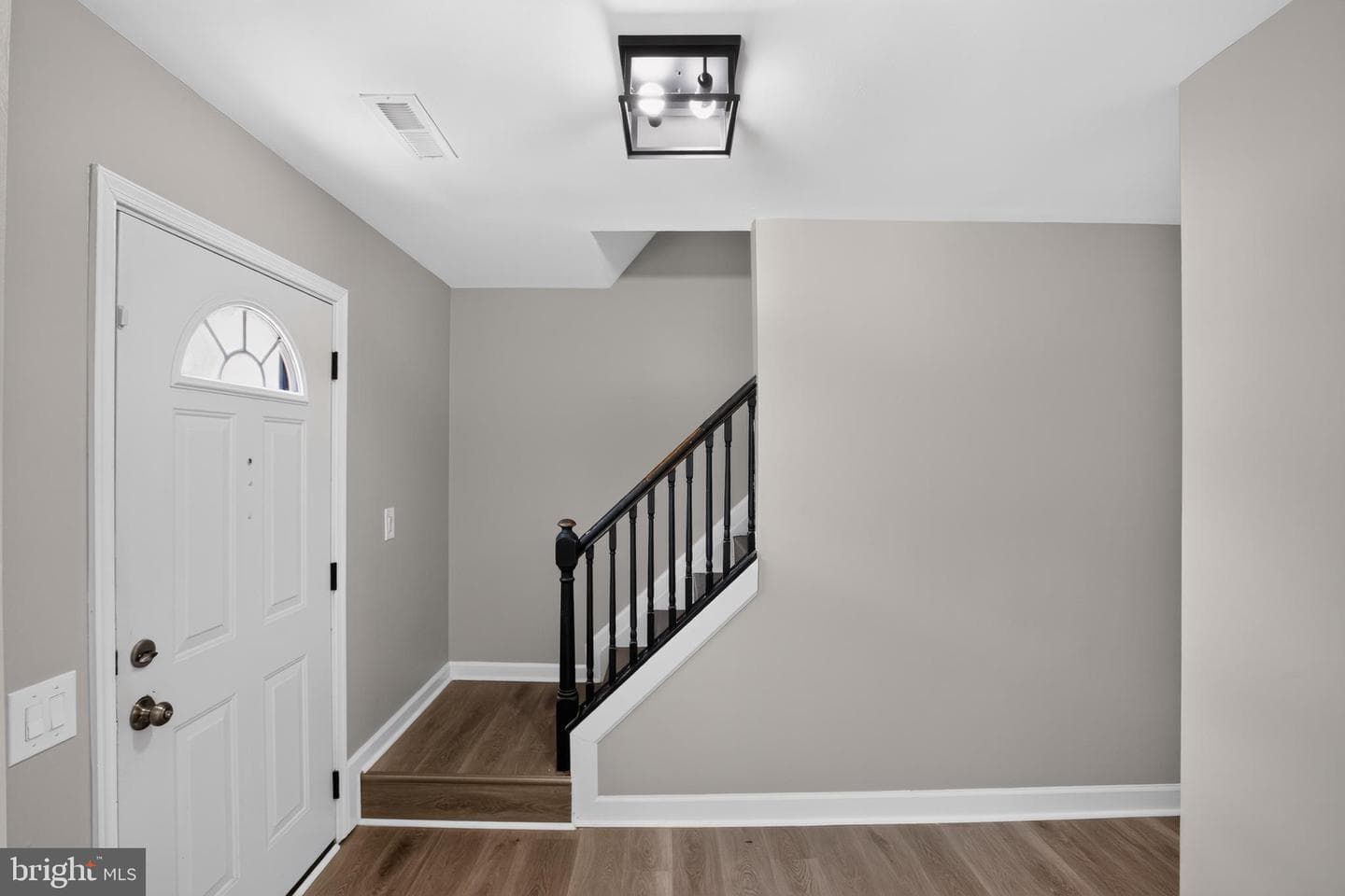 2421 York Court photo 4