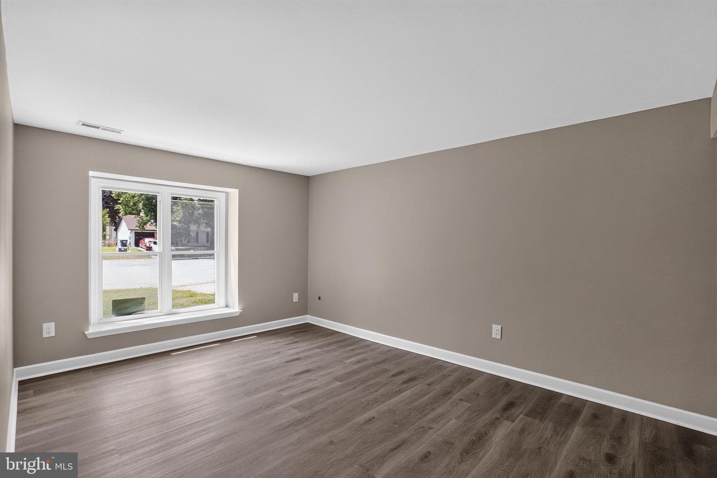 2421 York Court photo 7