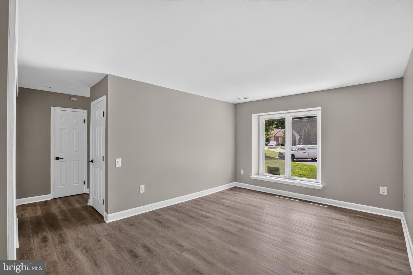 2421 York Court photo 8