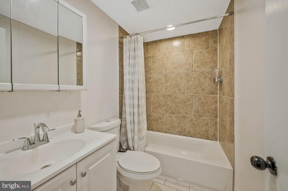 2300 Valley Oak Court photo 17