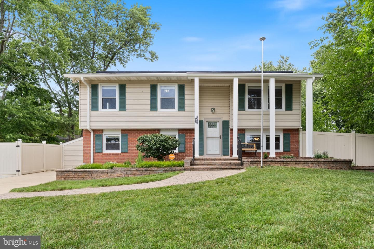 1207 Adams Court photo 1