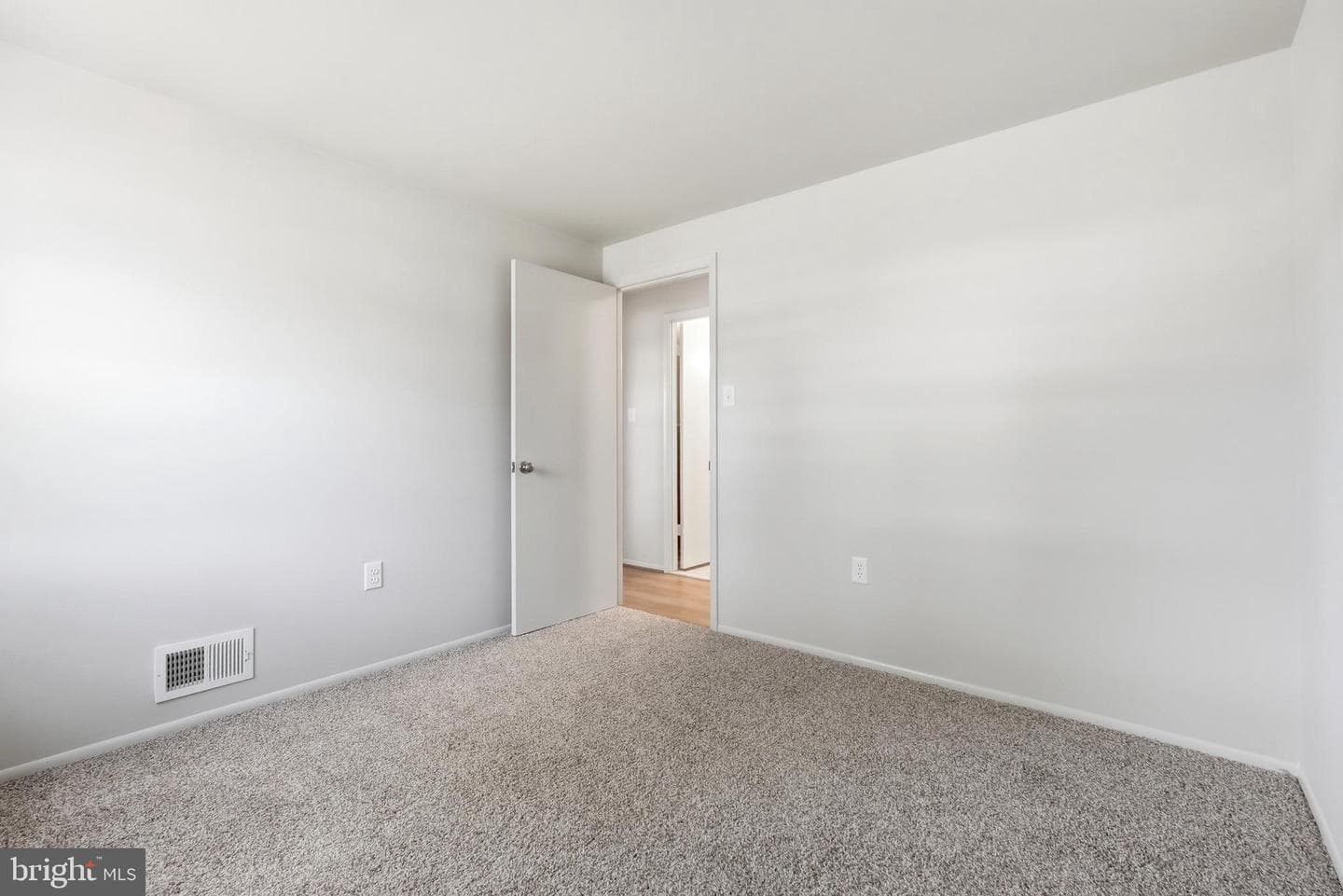 5509 Jeffrey Circle photo 20