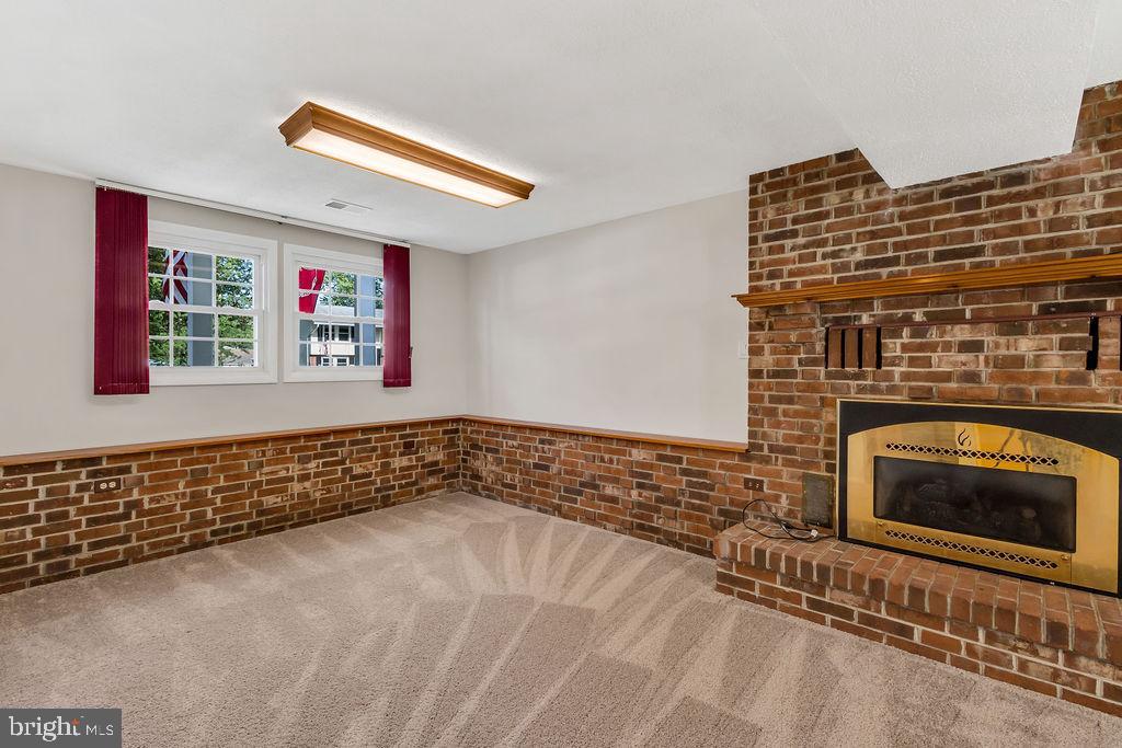 810 Kenyon Avenue photo 22