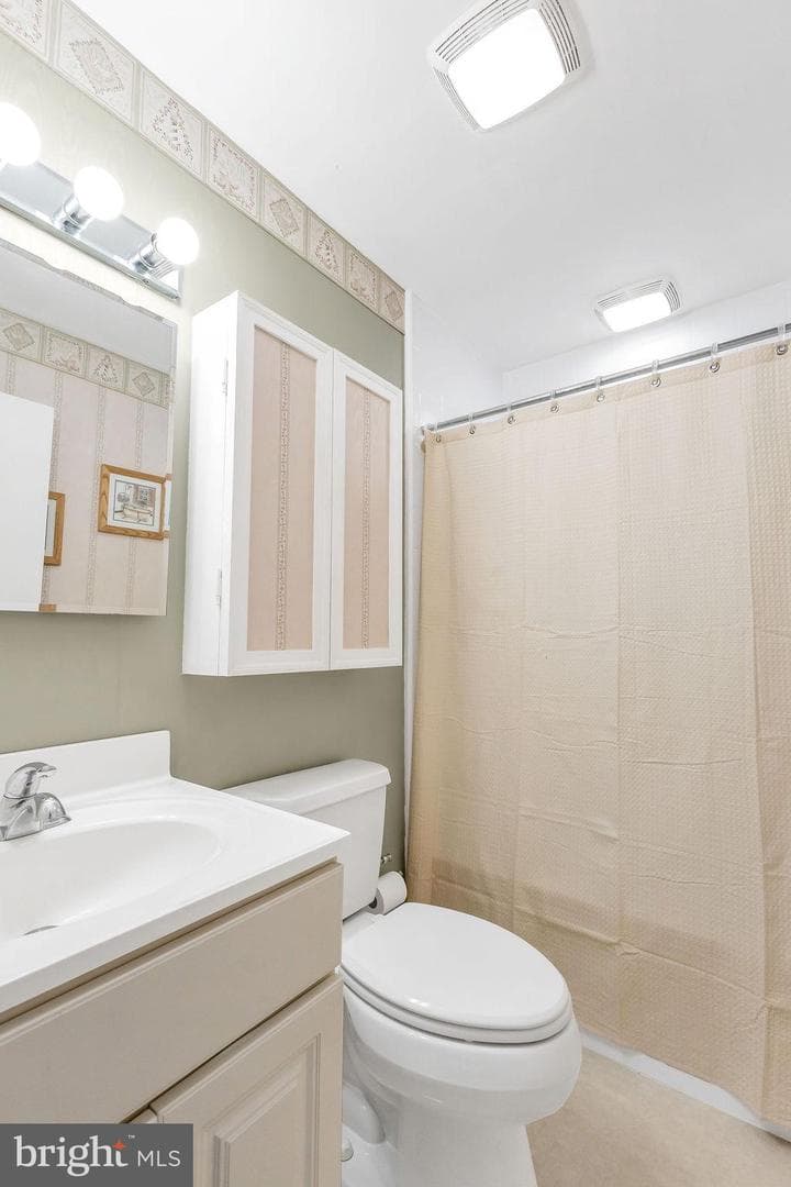 810 Kenyon Avenue photo 29