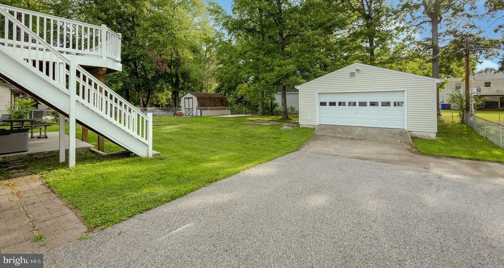 810 Kenyon Avenue photo 50