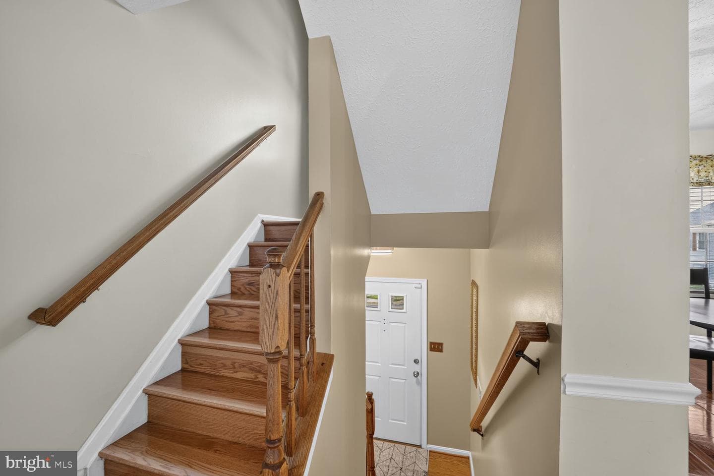 2526 Regal Place photo 8