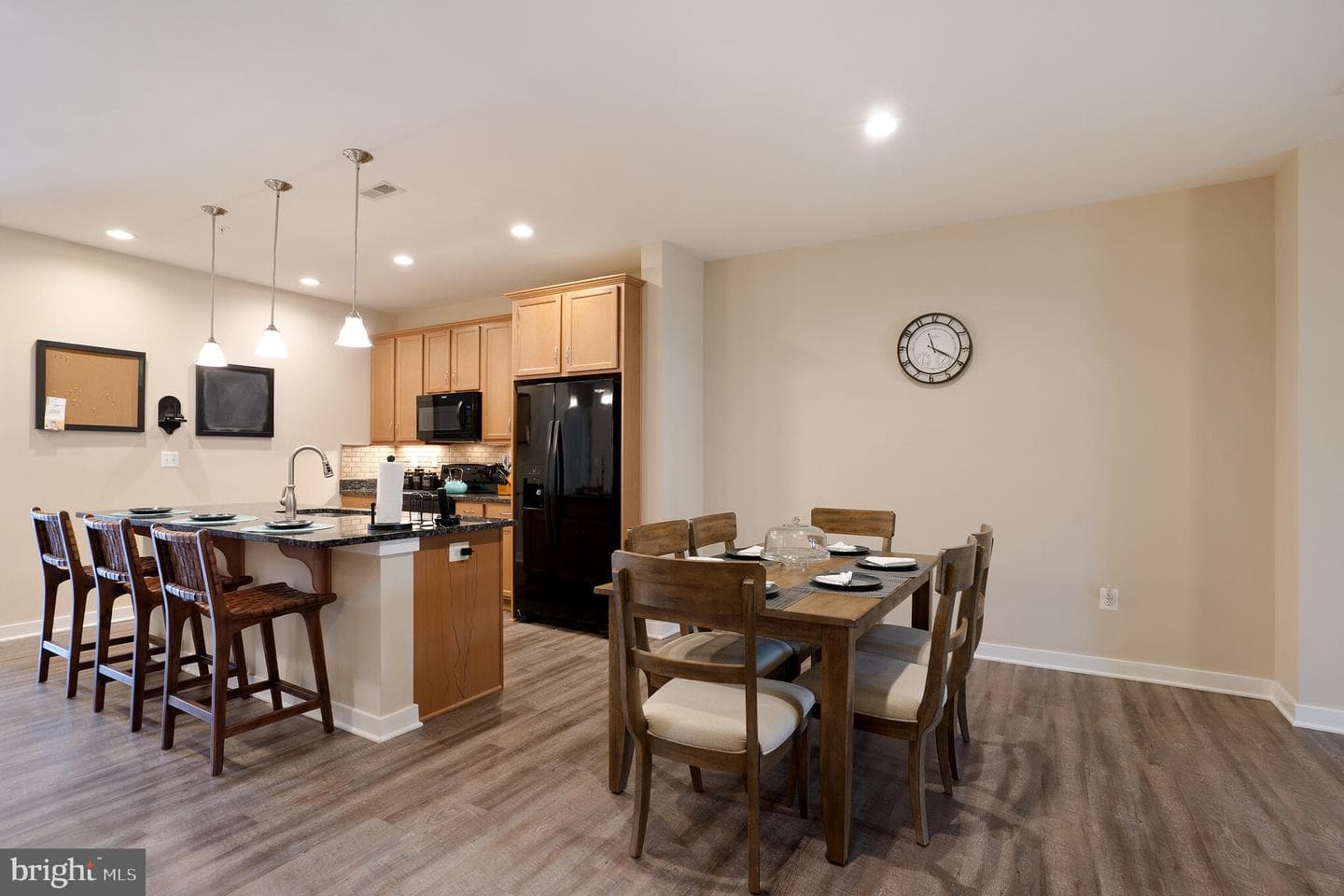 100 Camden Circle photo 3