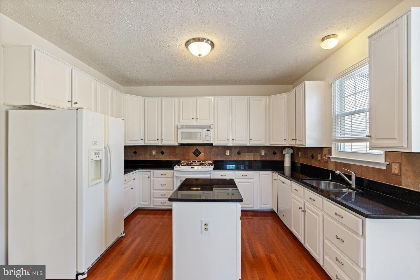 2372 Albany Way photo 11