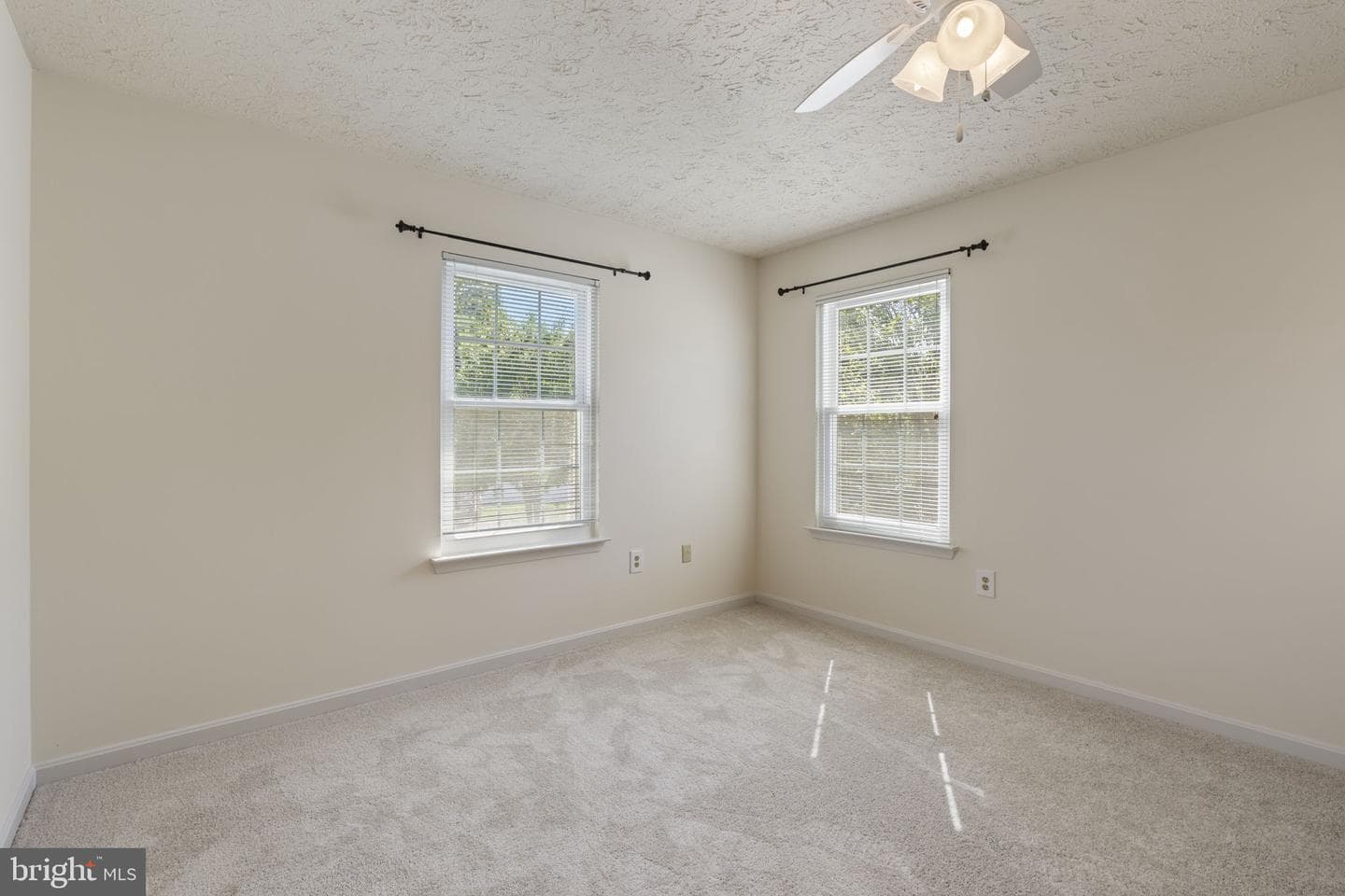2372 Albany Way photo 27