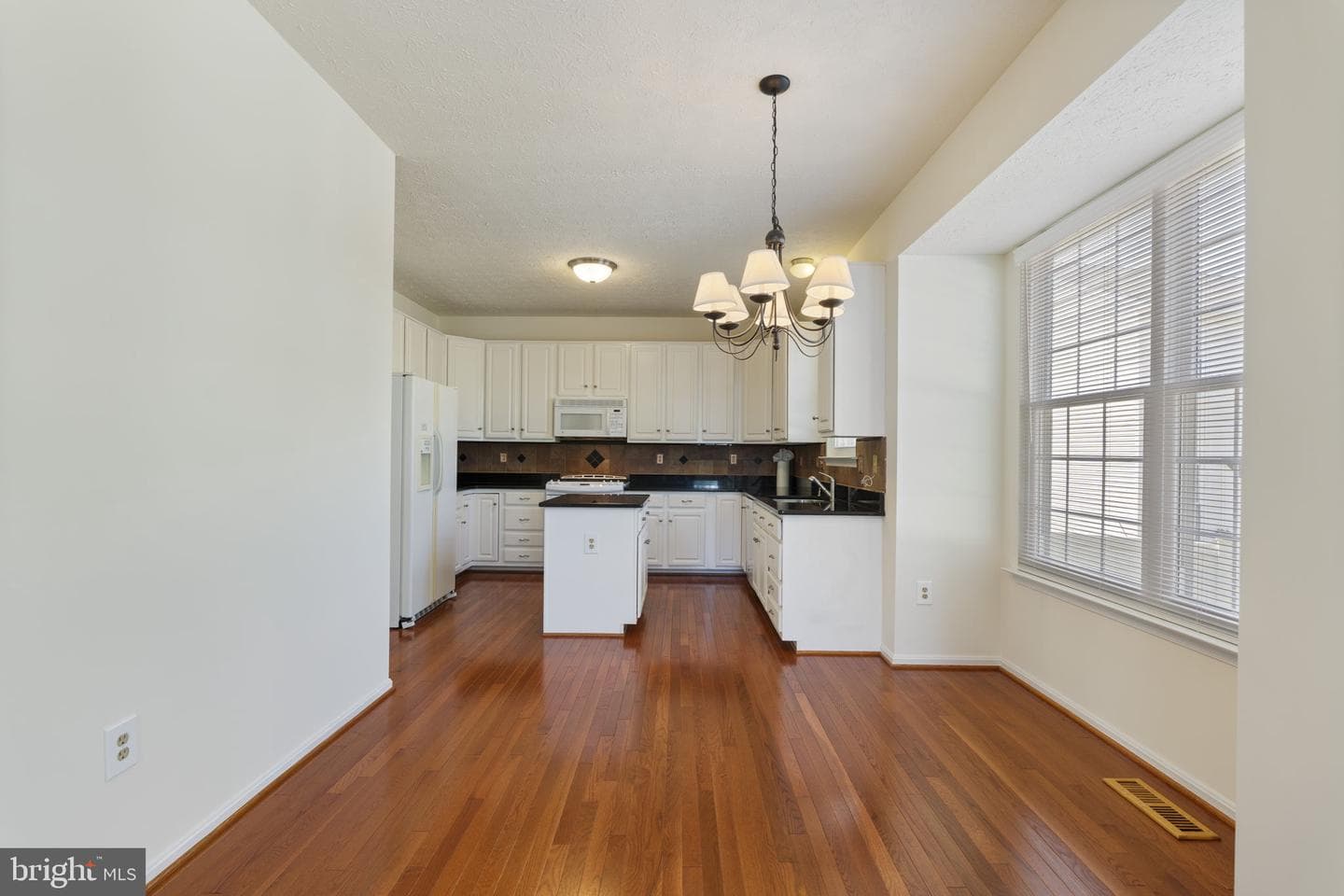 2372 Albany Way photo 9