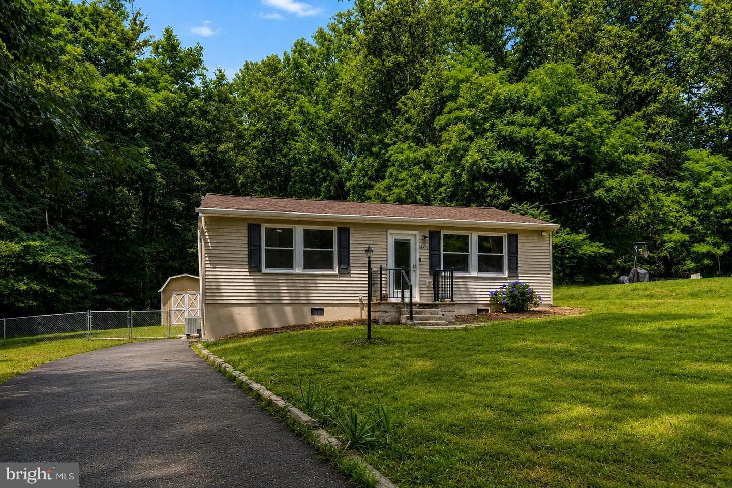 8595 Fairground Road photo 1