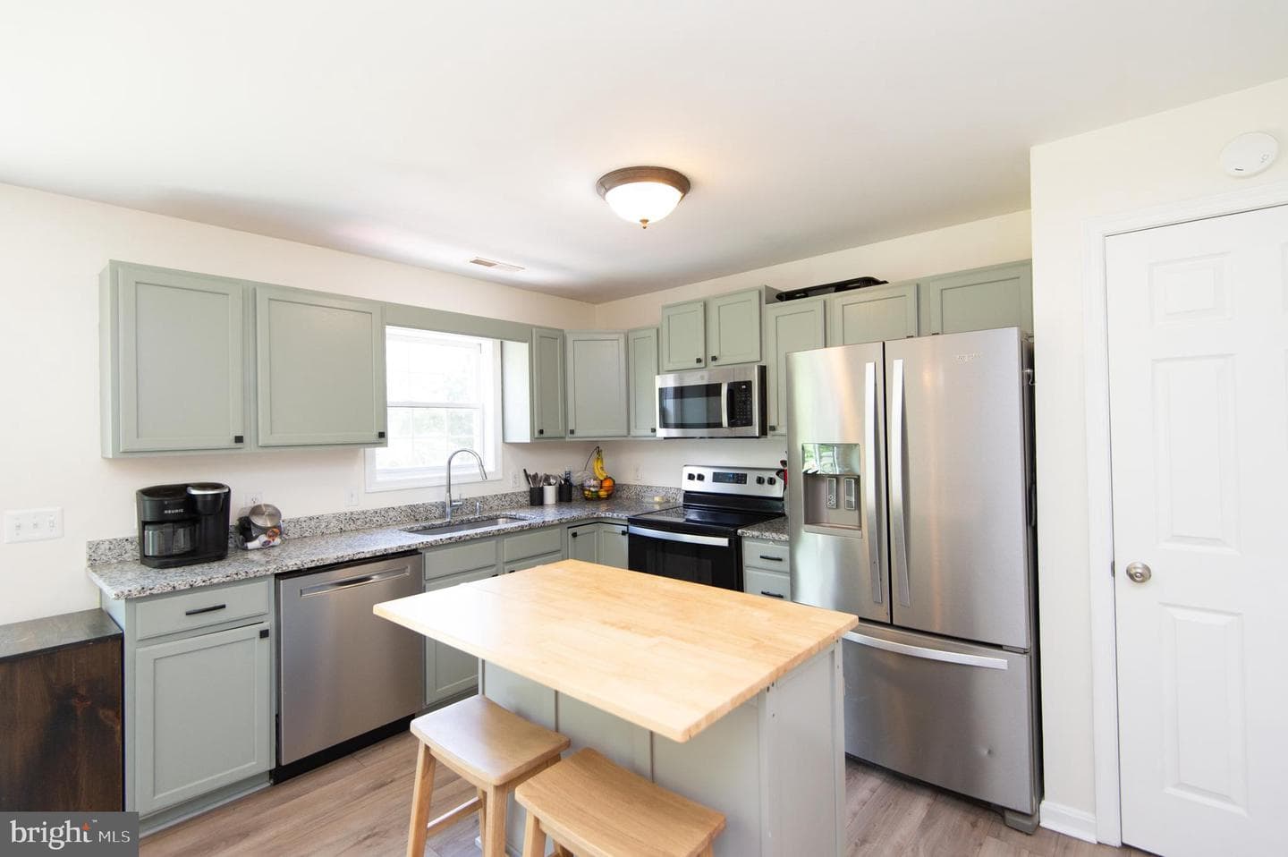 106 Noble Avenue photo 6