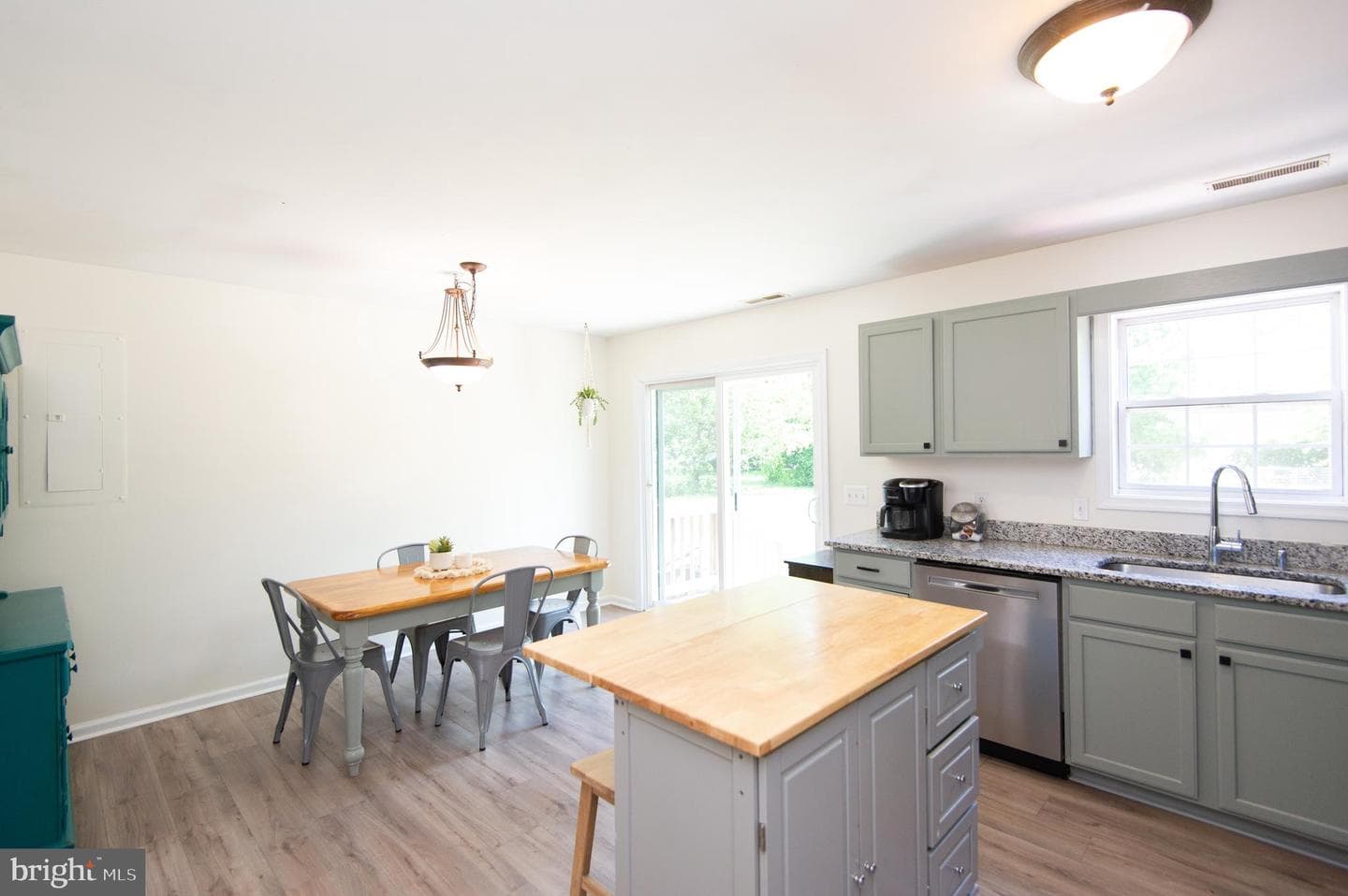 106 Noble Avenue photo 8