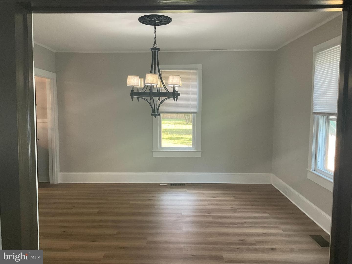 317 Central Avenue W photo 7