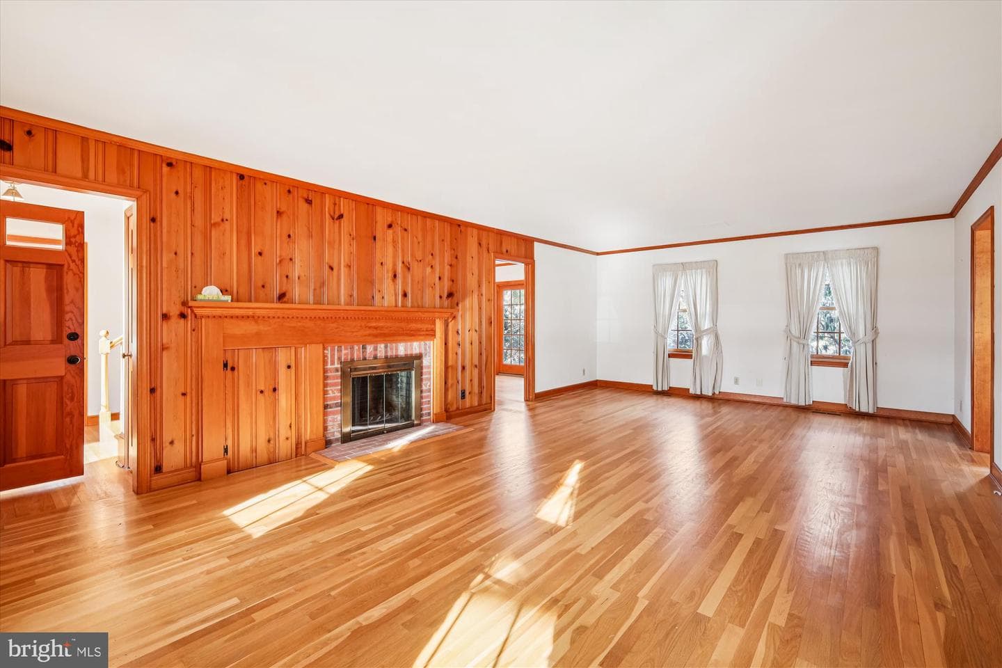 211 Bloomingdale Avenue photo 14