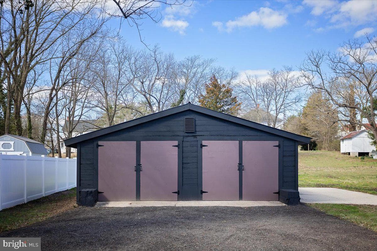 311 Holt Street photo 20