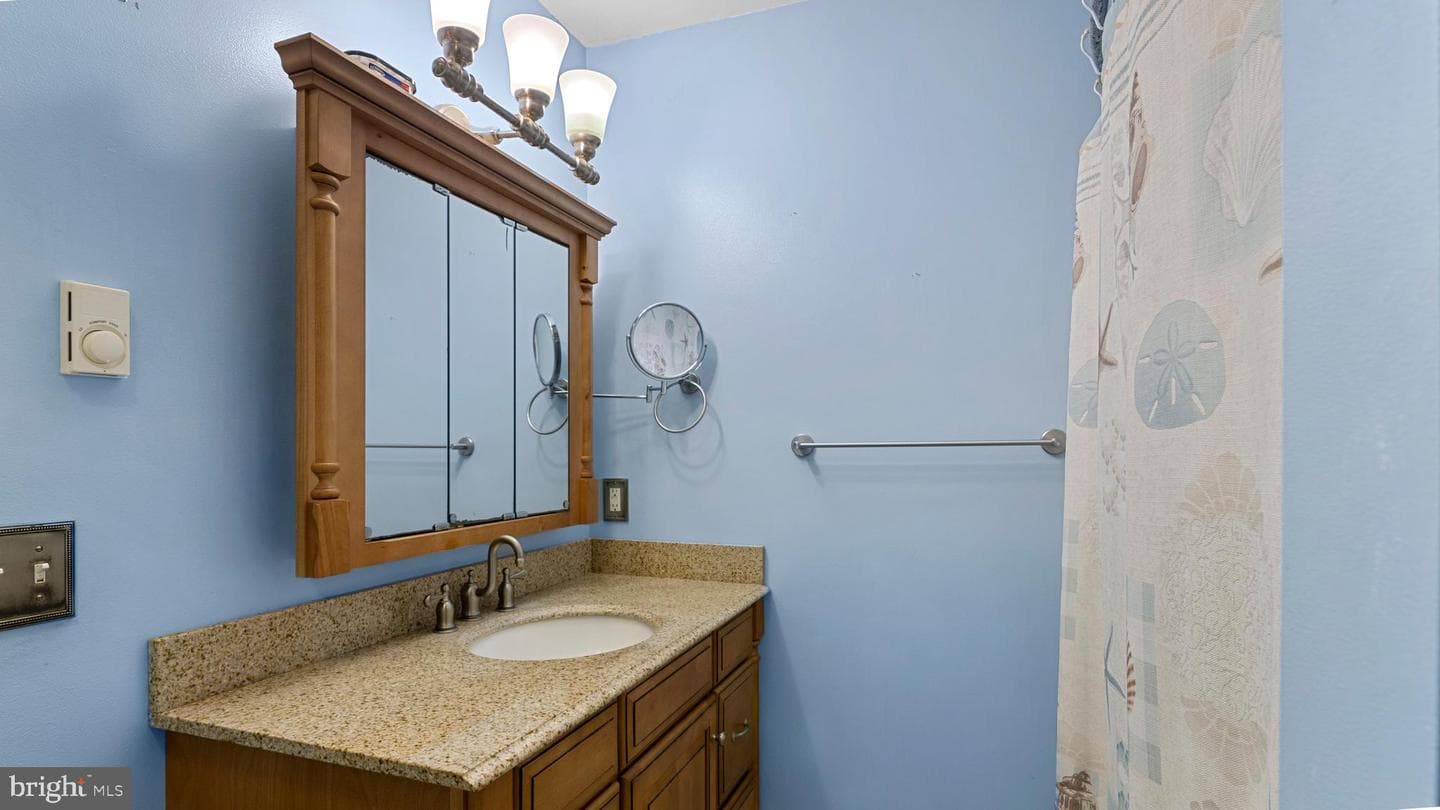 208 Oriole Avenue photo 11