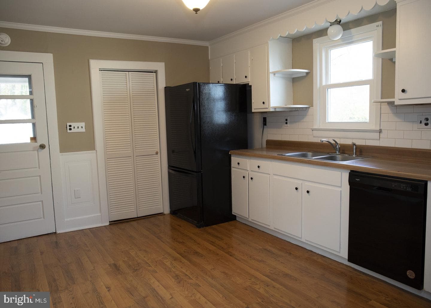 313 Holt Street photo 3