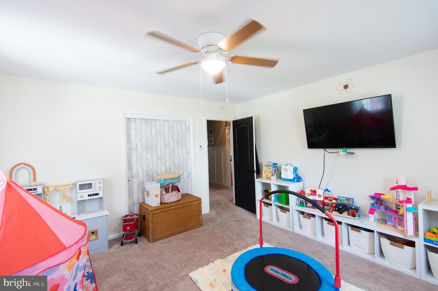 129 Bloomingdale Avenue photo 28